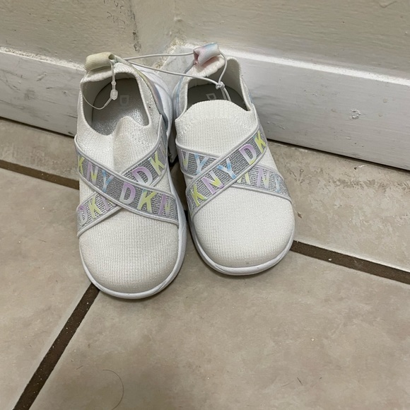 DKNY Toddler Girls Slip On Sneakers size 4/5 - Picture 3 of 13